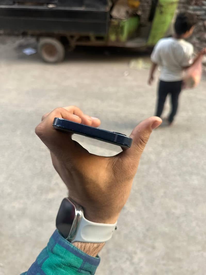 Apple iPhone 12 6