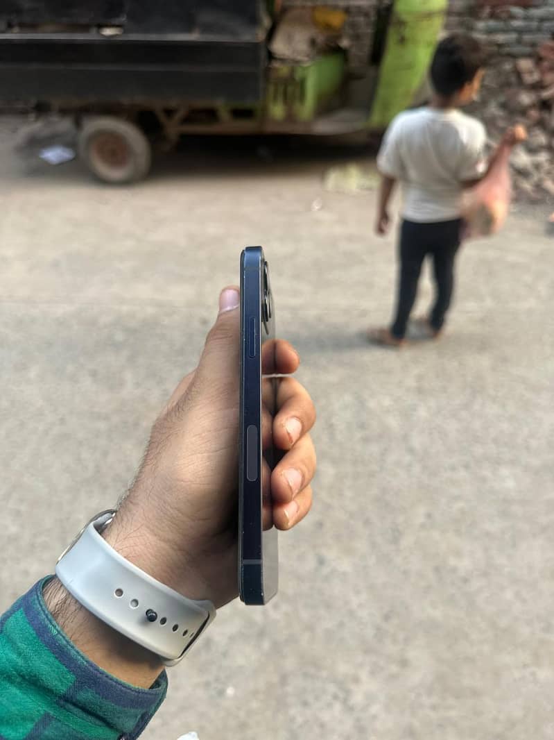 Apple iPhone 12 7