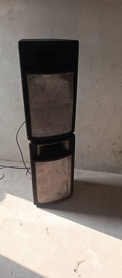 12 Inch wale speakers ke 2 dabe for sell