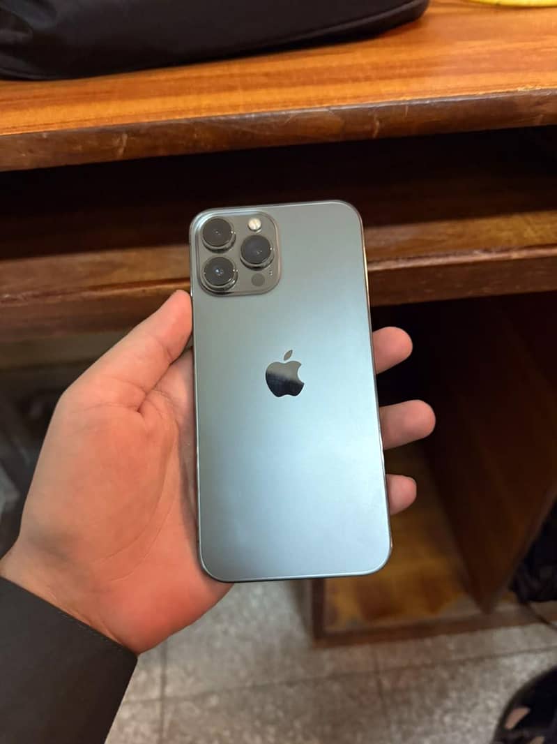 Apple iPhone 13 Pro Max 2