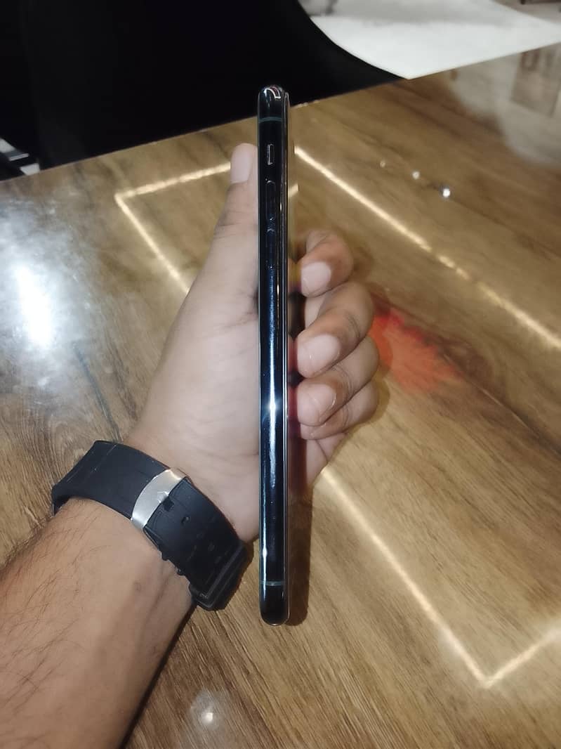 Apple iPhone 11 Pro Max 1