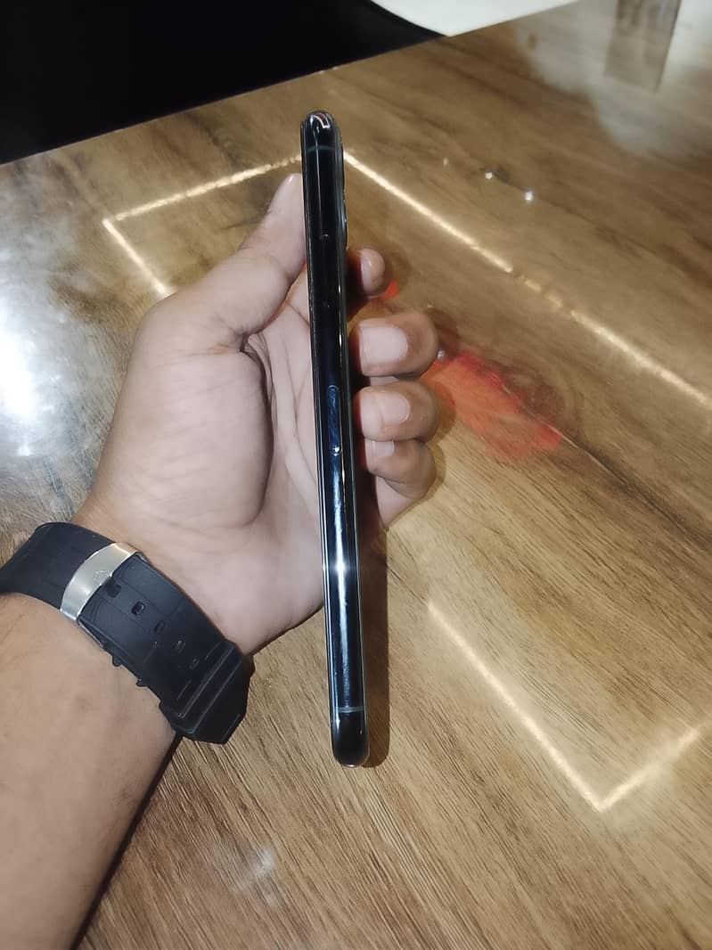 Apple iPhone 11 Pro Max 2