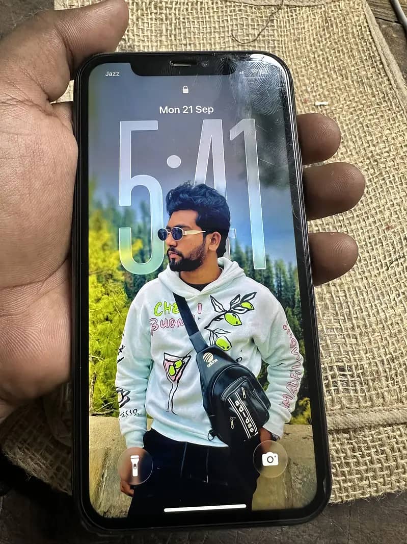 Apple iPhone 11 0