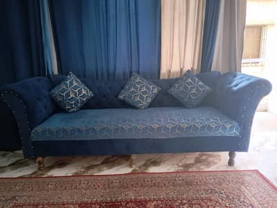 5 Seater sofa set with 2 puffies