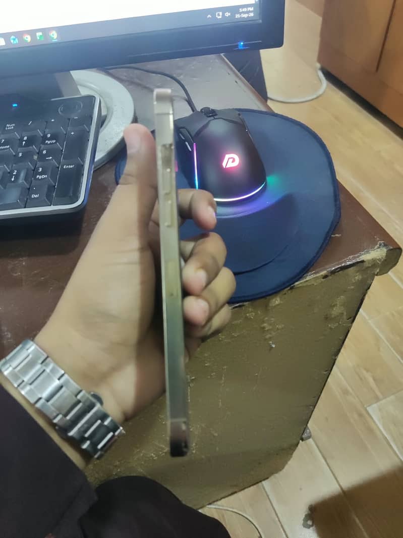 Apple iPhone 12 Pro Max 4