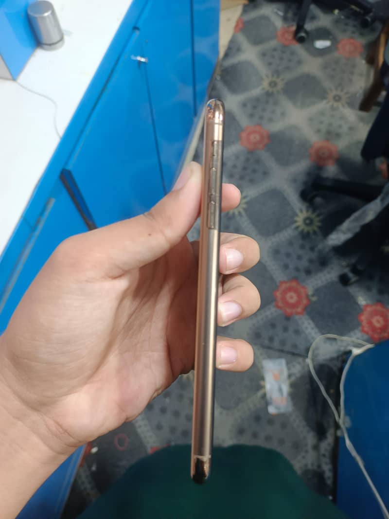 Apple iPhone 11 Pro Max 3