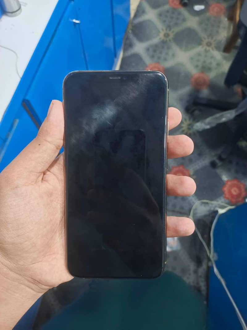Apple iPhone 11 Pro Max 4