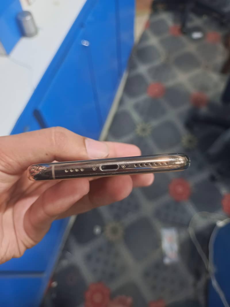 Apple iPhone 11 Pro Max 5