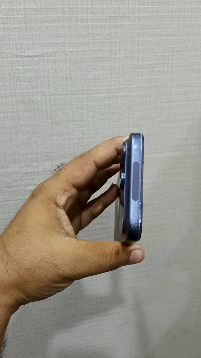 Apple iPhone 17 Pro Max 4