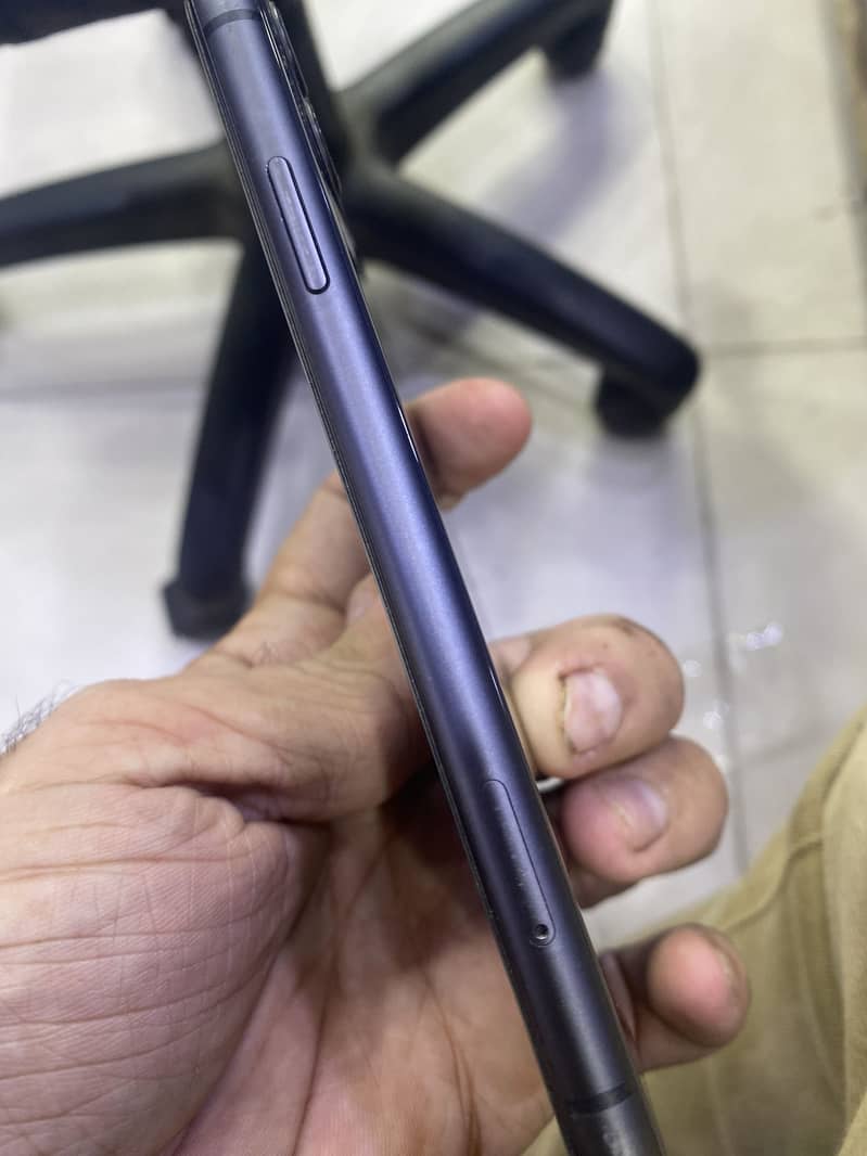 Apple iPhone 11 0