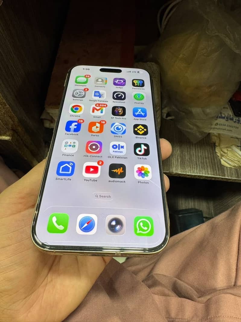 Apple iPhone 16 Pro Max 2