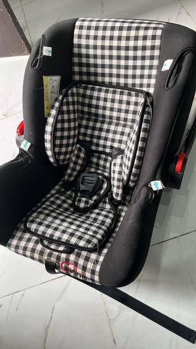 orignal Tinnies Carry Cot and car seat