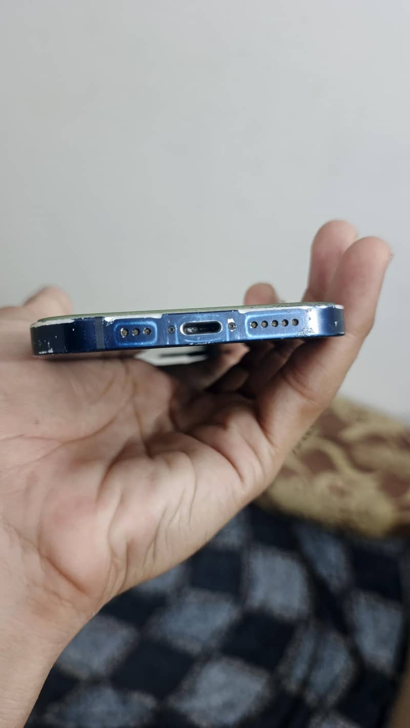 Apple iPhone 12 3