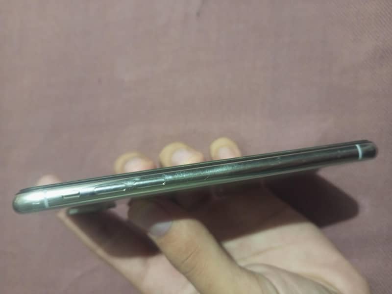 Apple iPhone X 4