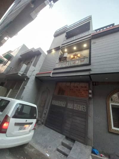 3 merla 25 sq/f half triple story almost new house for sell near to main canal Road hot location