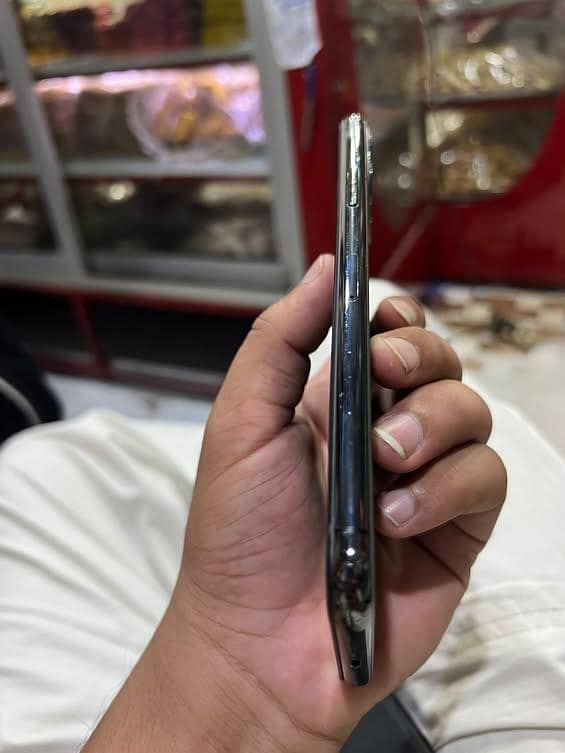 Apple iPhone 11 3