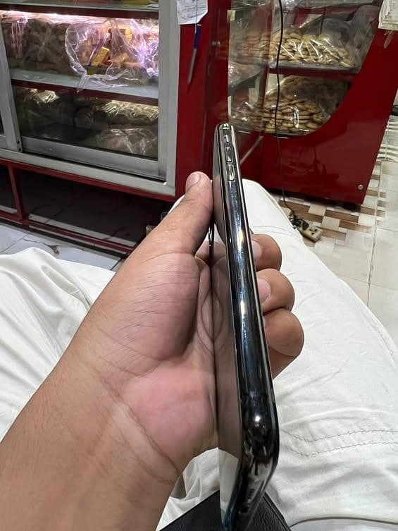 Apple iPhone 11 4