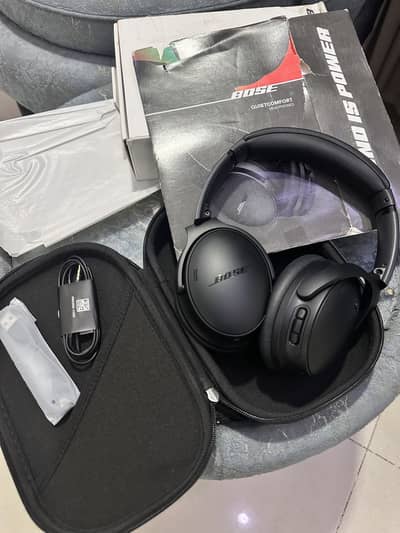 BOSE QUIET COMFORT HEADPHONES BOX OPEN FROM DUBAI