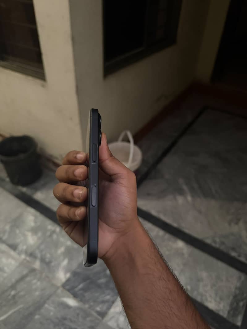 IPHONE 16 6