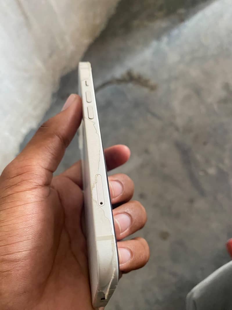 Apple iPhone 13 2