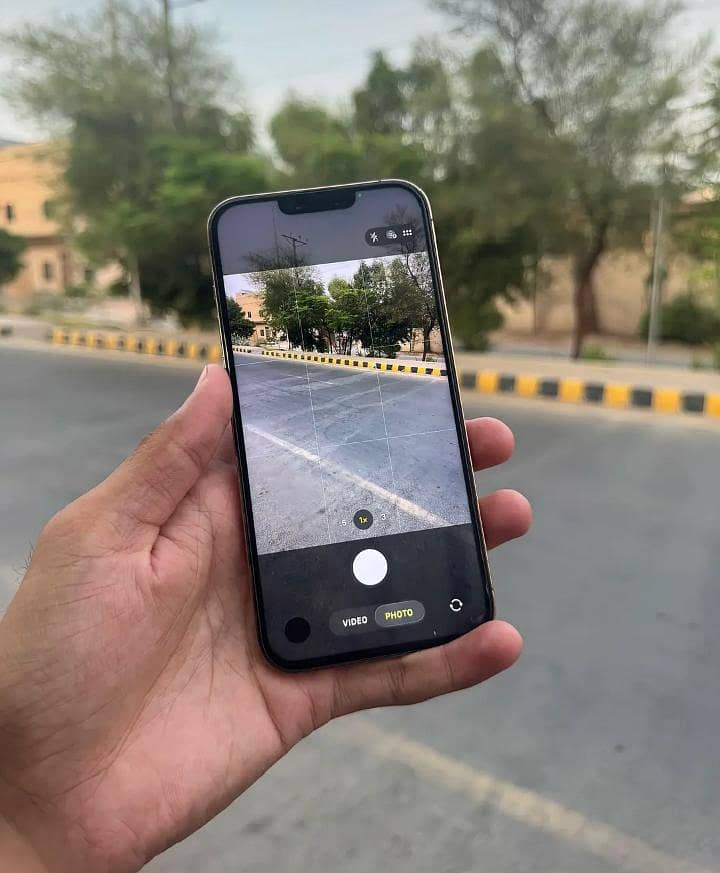 Apple iPhone 13 Pro Max 1