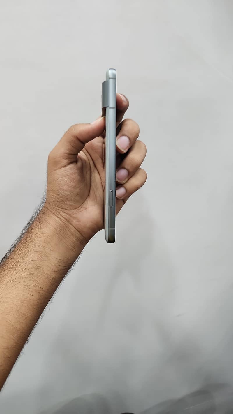Google Pixel 8 4