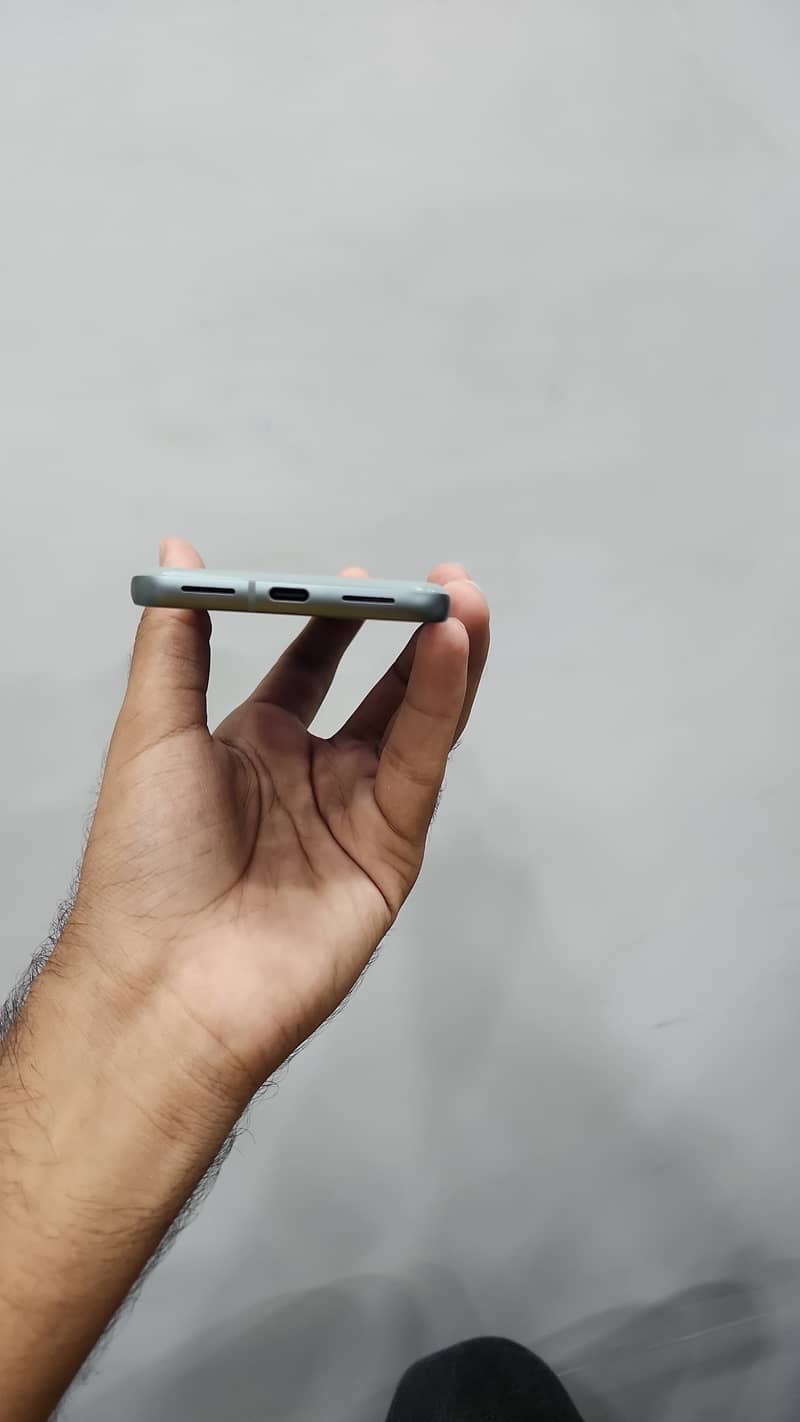 Google Pixel 8 5