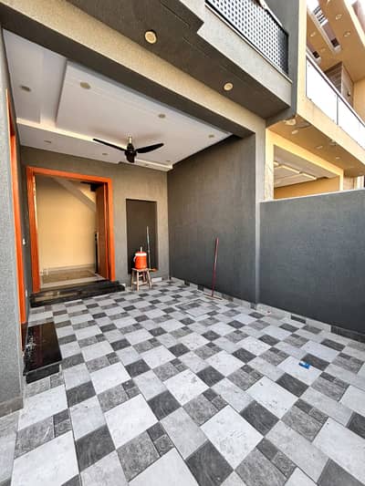 5 MARLA HOUSE FOR SALE IN LAKE CITY