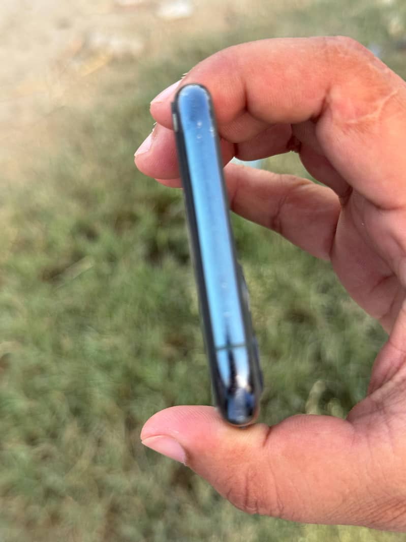 Apple iPhone 11 Pro 2