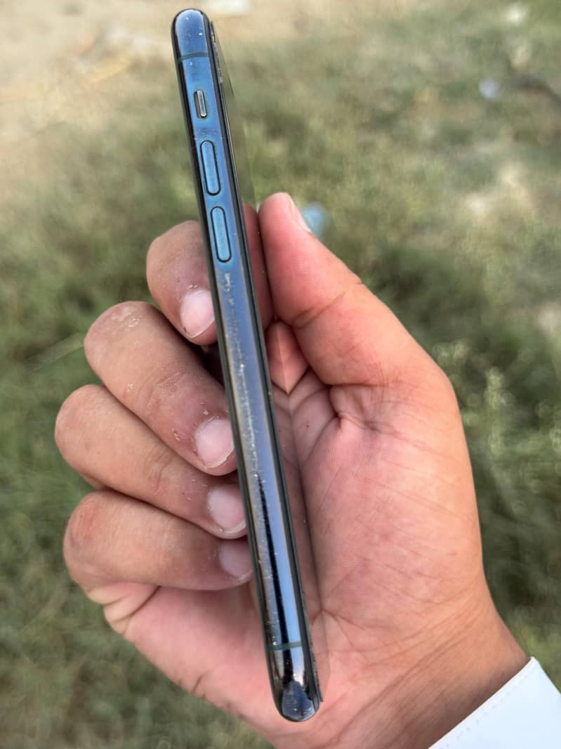 Apple iPhone 11 Pro 3