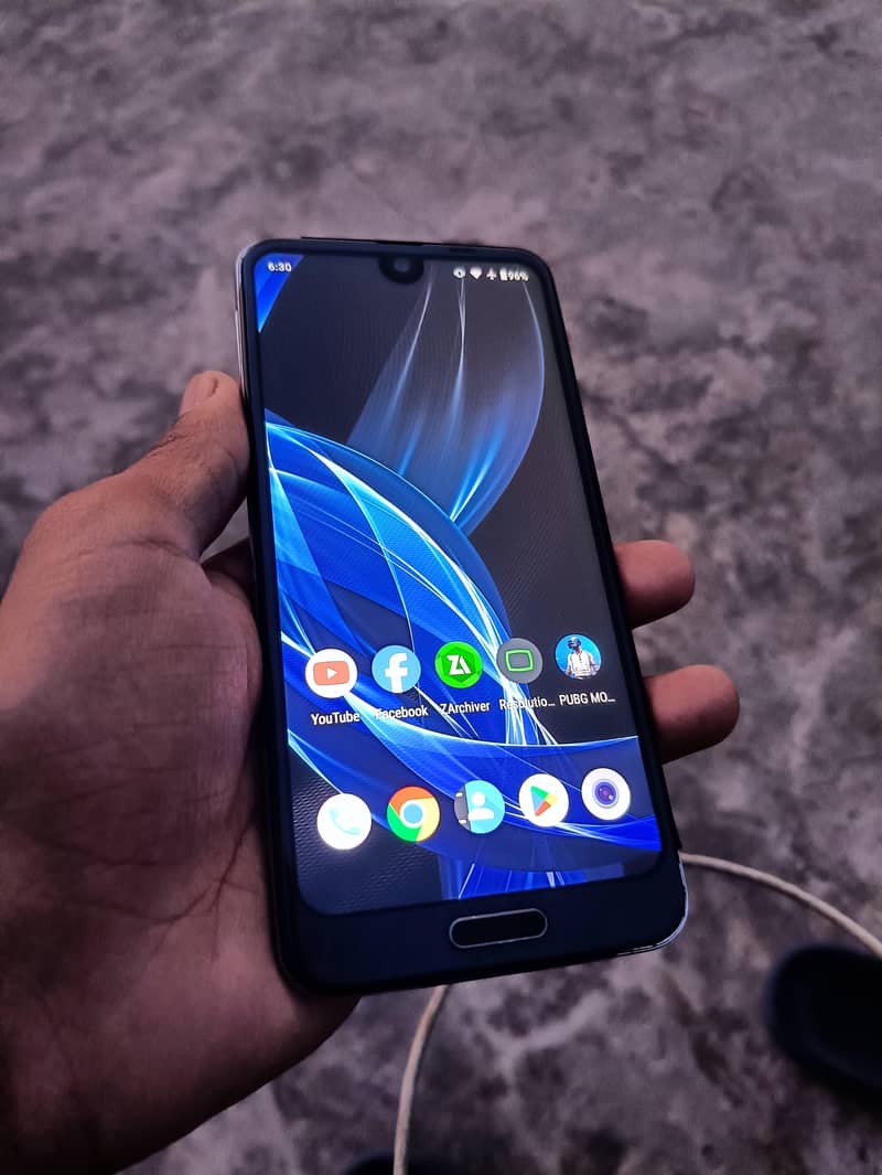 Sharp Aquos R2 0
