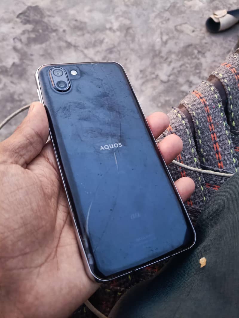 Sharp Aquos R2 2