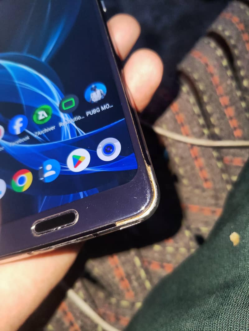 Sharp Aquos R2 3