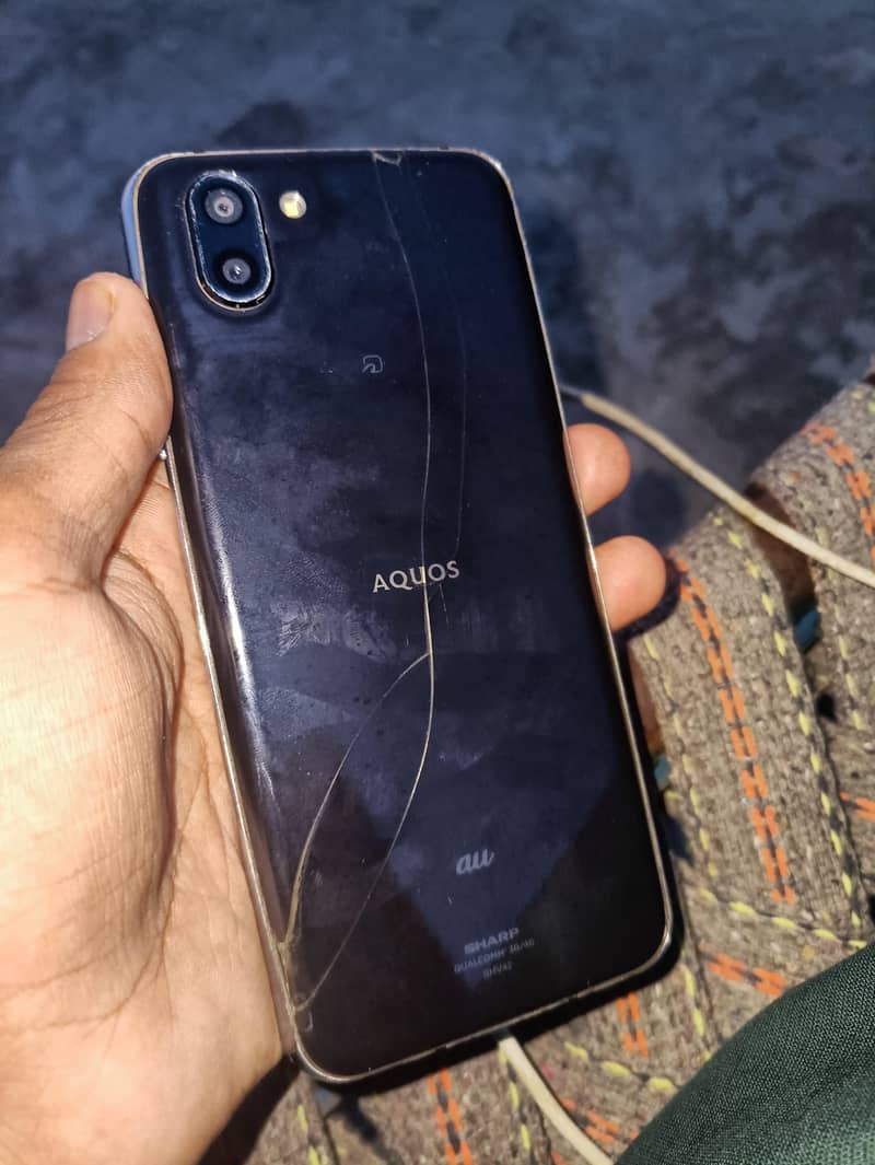 Sharp Aquos R2 6