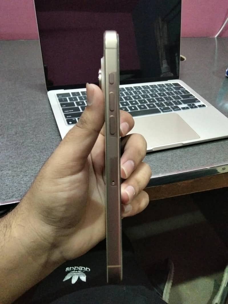 Apple iPhone 16 Pro Max 2