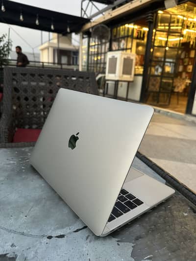Macbook Pro 2017 13’ 16/256gb