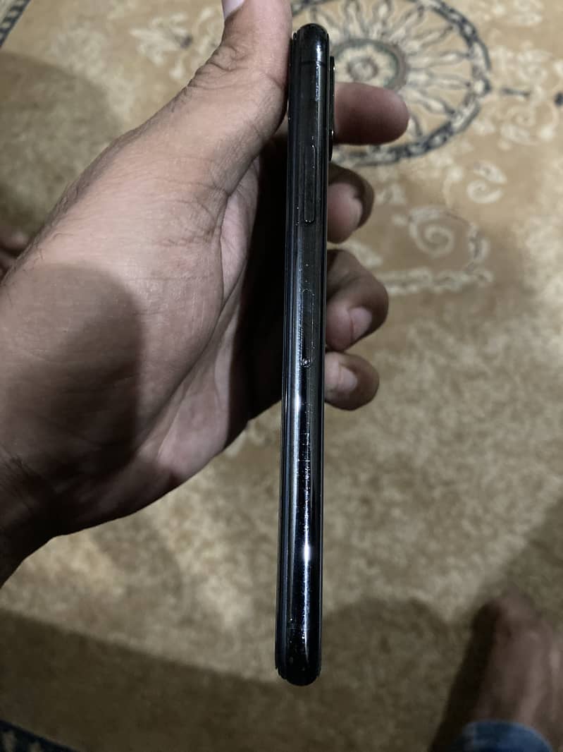 Apple iPhone X 4