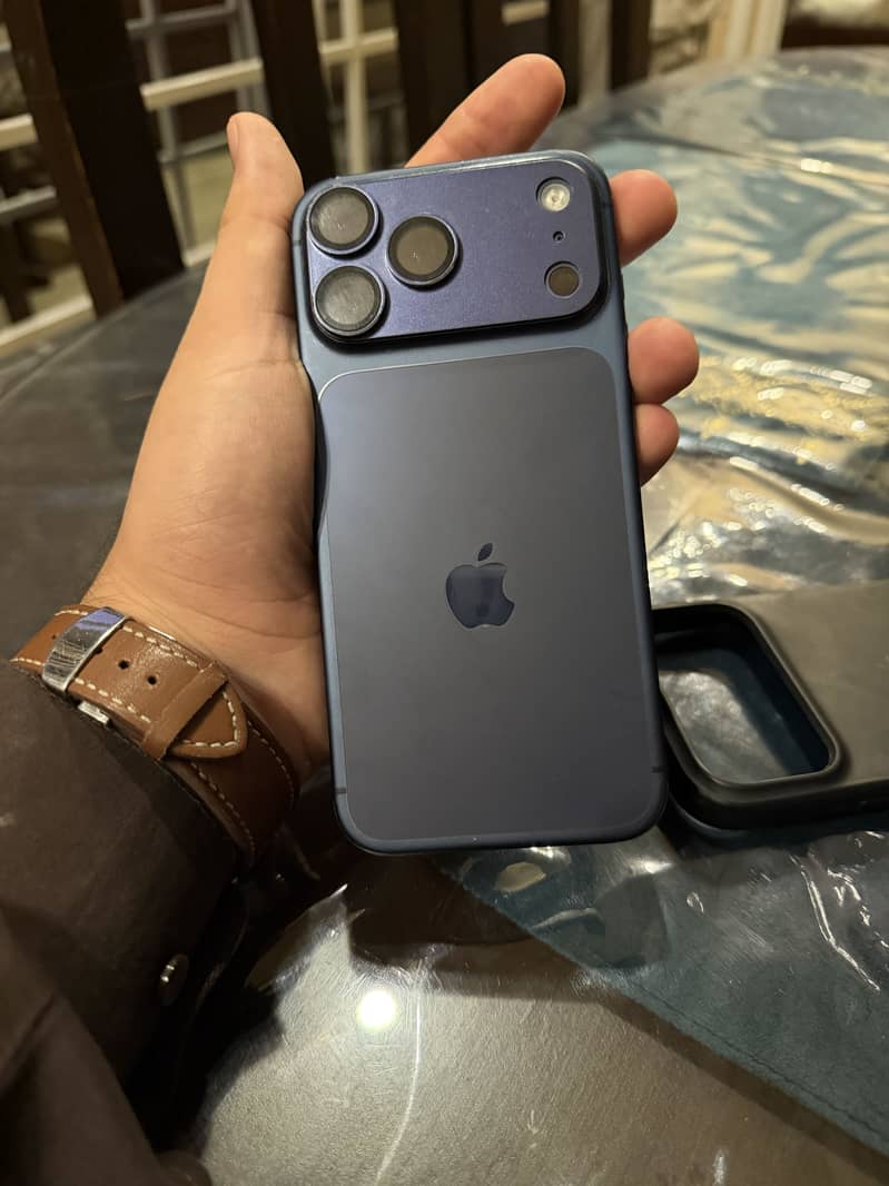 Apple iPhone 17 Pro Max 1