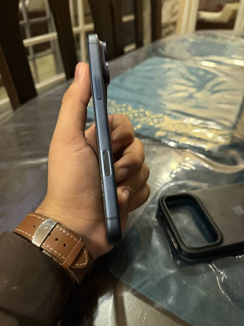 Apple iPhone 17 Pro Max 4