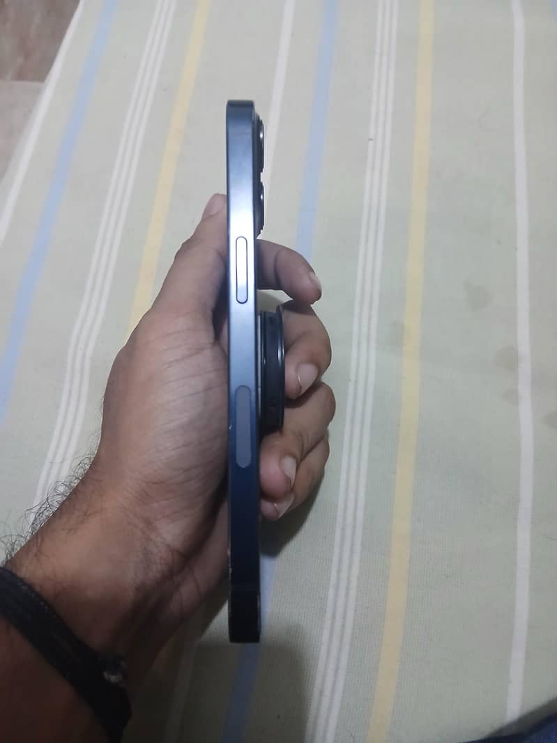 Apple iPhone 13 1