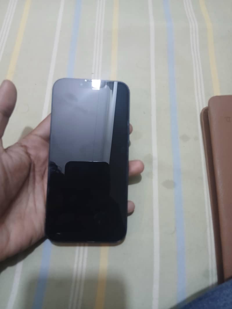 Apple iPhone 13 4