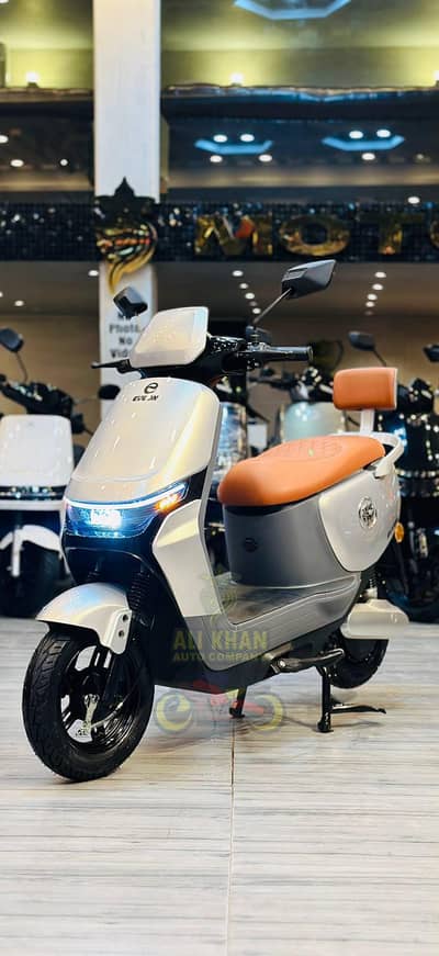 Scooty Kings Yadea Metro Evee Evon Okla EV Female Ramza