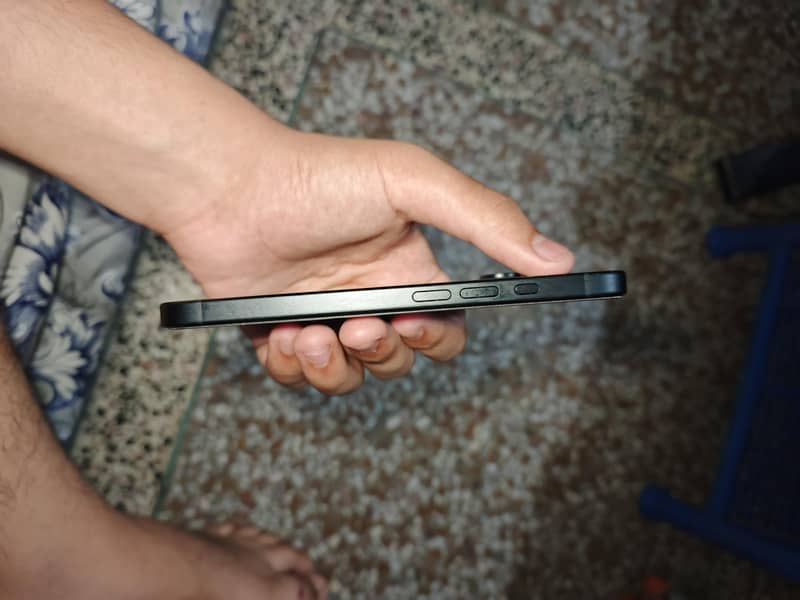 Apple iPhone 16 1