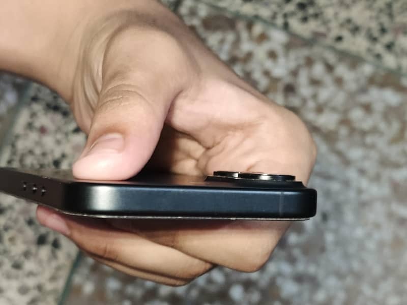 Apple iPhone 16 2