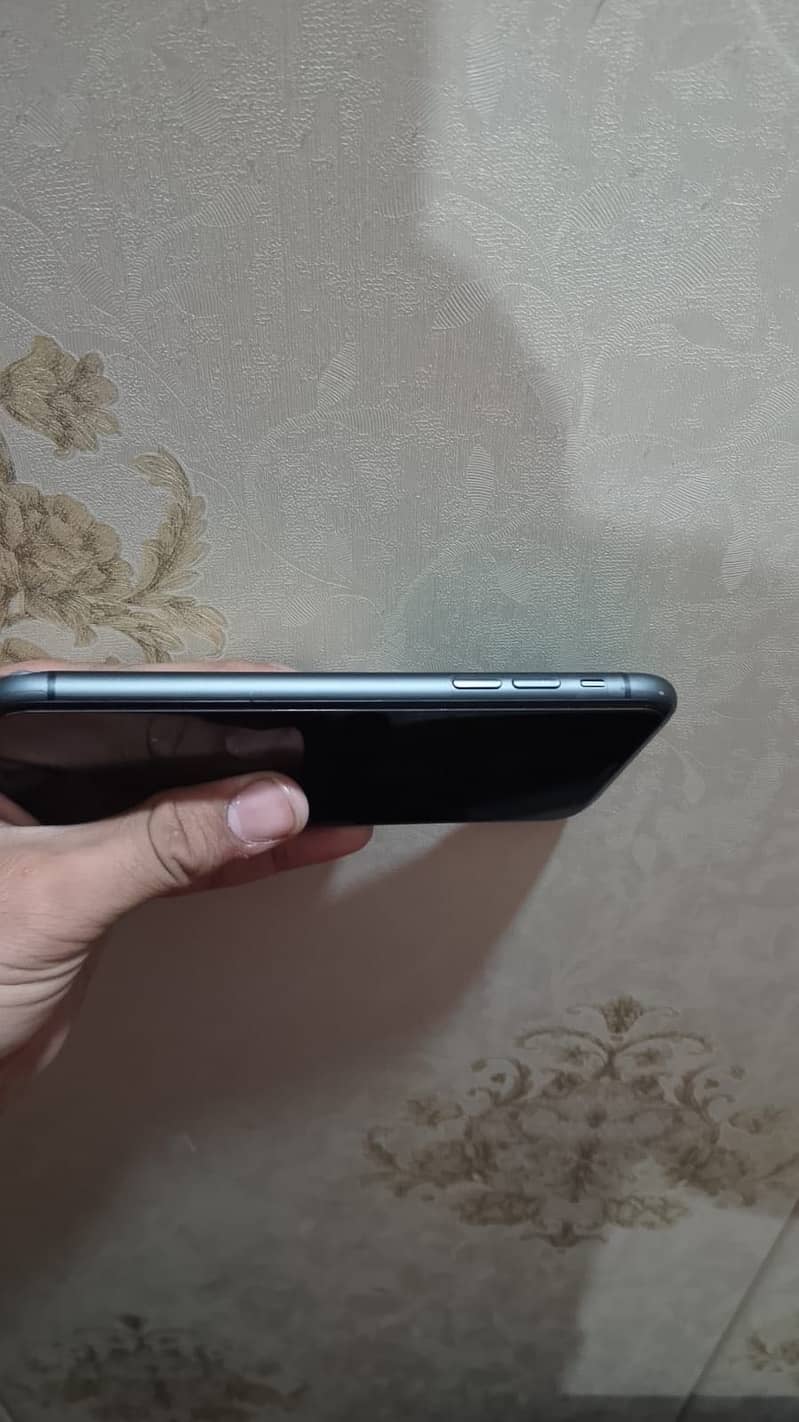 Apple iPhone 11 3