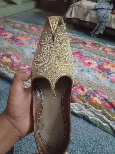 tilay ka kam howa hai fresh condition may hai