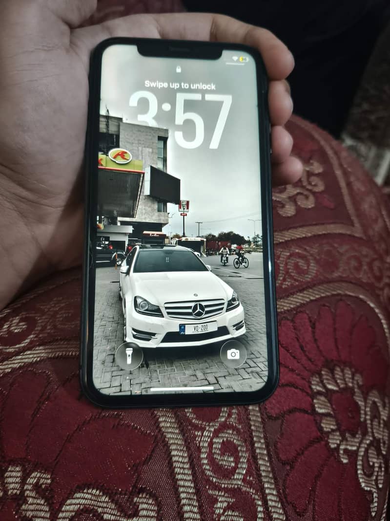 Apple iPhone 11 4