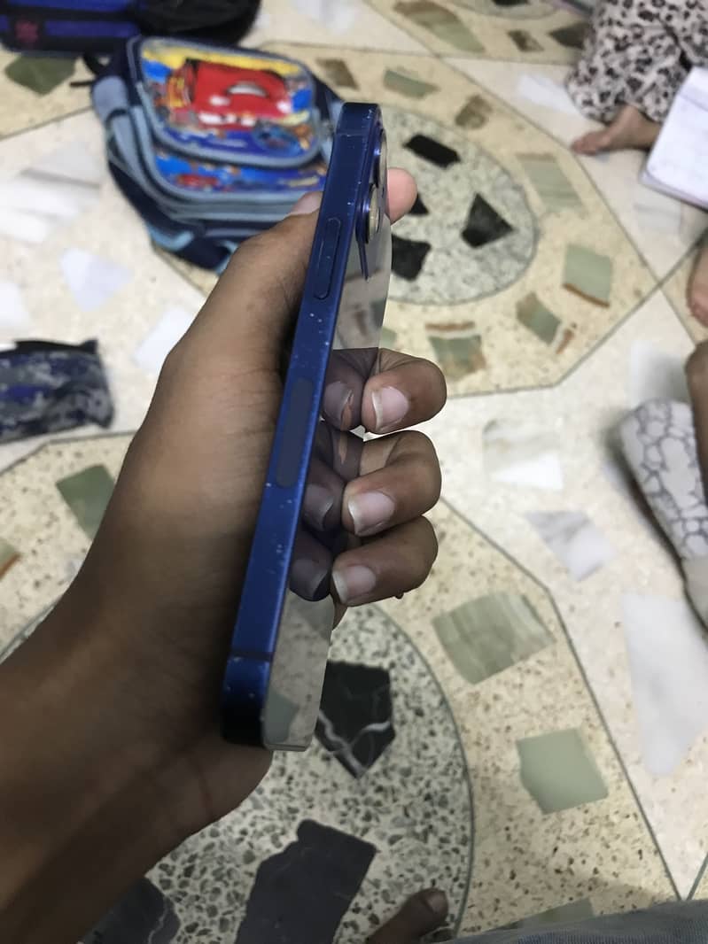 iPhone 12 mini 4