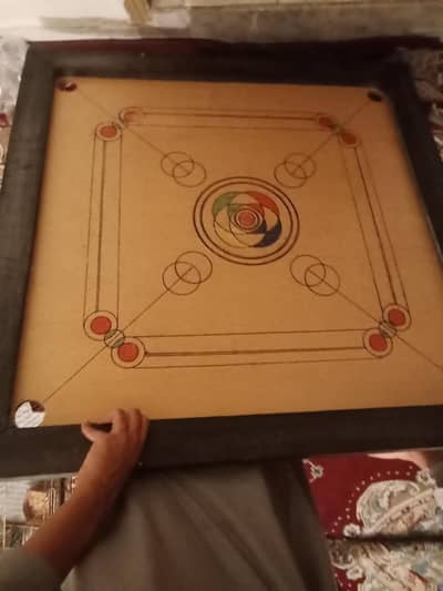 Carrom board