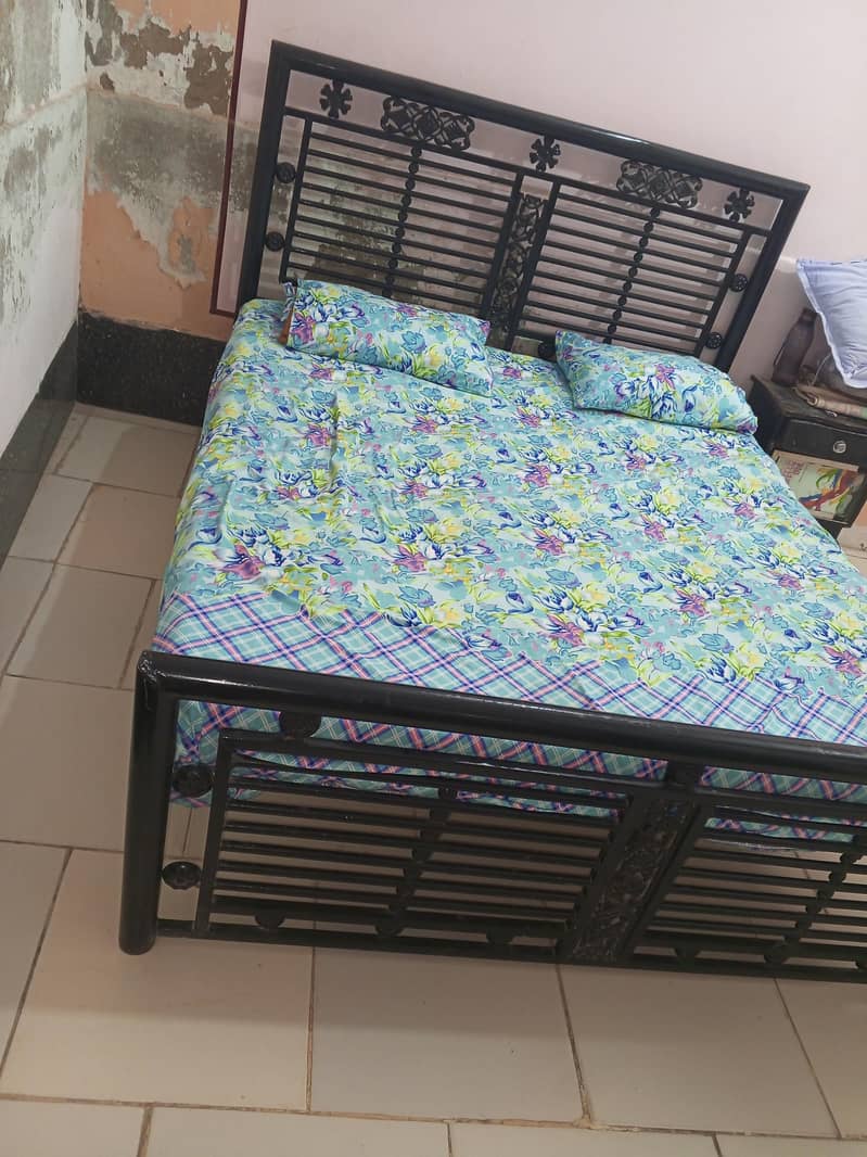 bed Queen size 1